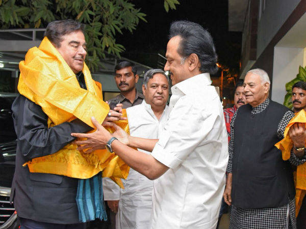 Yashwant sinha meets karunanidhi and stalin Yashwant sinha meets karunanidhi and stalin