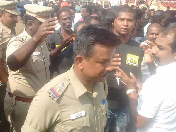 15 belongs to Makkal Athigaram Movement arrested 15 belongs to Makkal Athigaram Movement arrested