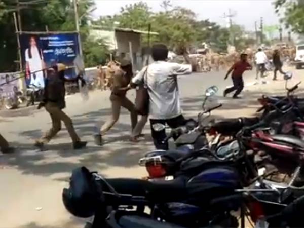 Police force attacks the crew of reporters who gathers news Police force attacks the crew of reporters who gathers news