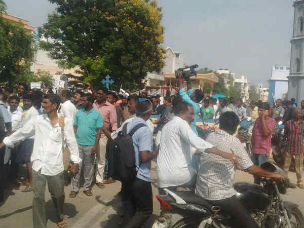 Tuticorin: Police started firing after people clash with collector Tuticorin: Police started firing after people clash with collector