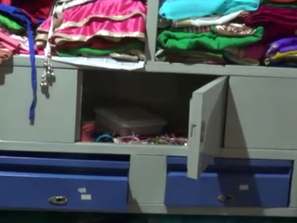 11 Sovereign jewelery, Rs 40 thousand robbery in Thiruthani 11 Sovereign jewelery, Rs 40 thousand robbery in Thiruthani
