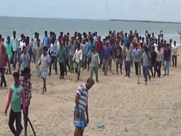 அதிமுக பிரமுகர் வெட்டி கொலை