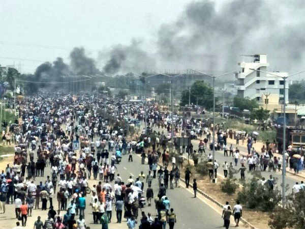 12 பேரை பலி கொண்ட துப்பாக்கிச் சூடு