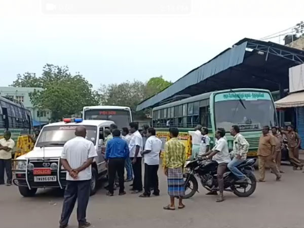 Bus service started after 3 days in Thoothukudi. Bus service started after 3 days in Thoothukudi.
