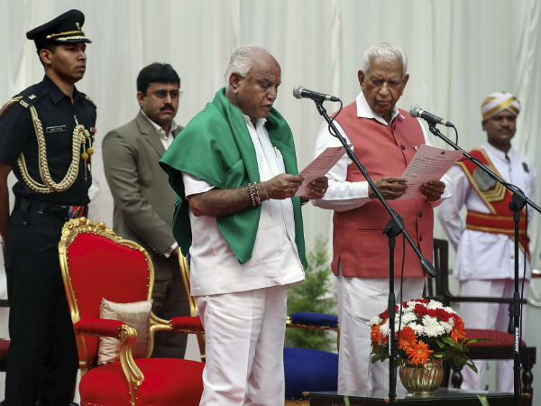 பதவியேற்புக்கு எதிர்ப்பு