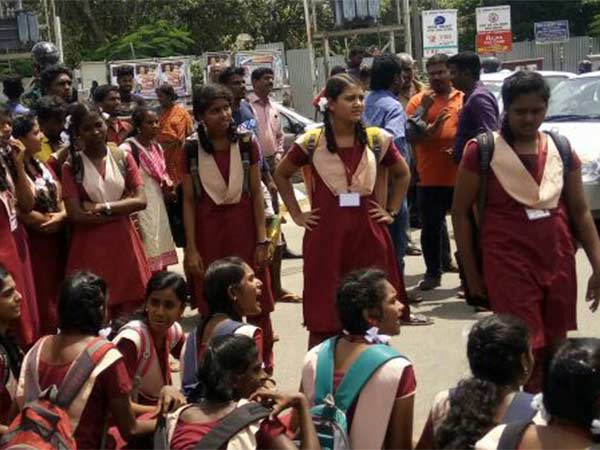 Student protest against the teachers transfer in Arakkonam Student protest against the teachers transfer in Arakkonam