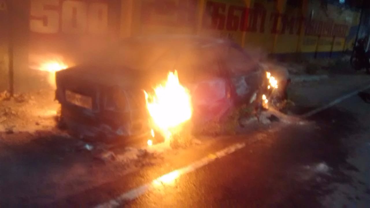 PMK district secretarys car fire in Tuticorin PMK district secretarys car fire in Tuticorin