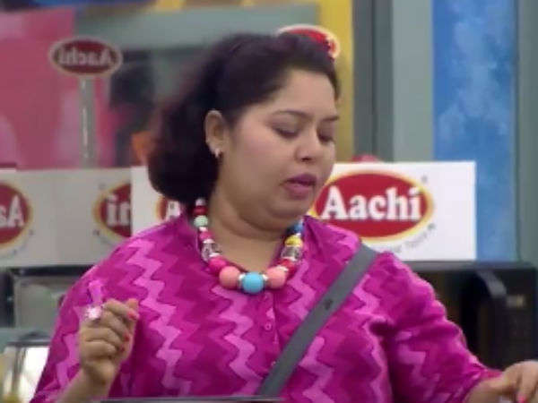 ஆர்த்தி, நமீதா: