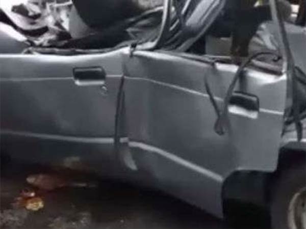 4 killed in car crash in tree near aravakurichi 4 killed in car crash in tree near aravakurichi