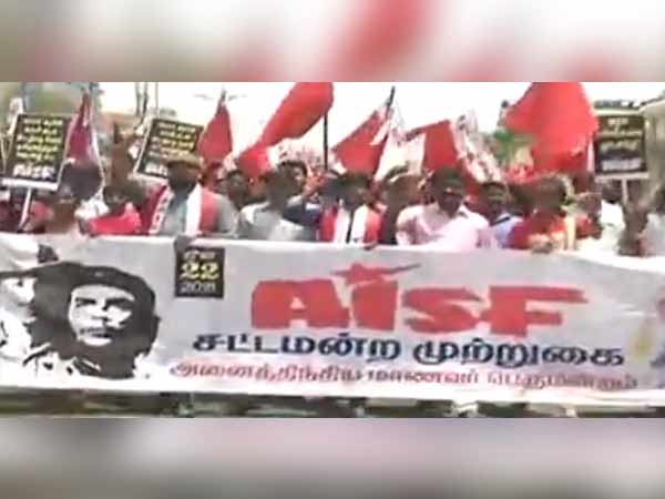 Students protest in Chennai demanding exception for Tamilnadu in NEET exam Students protest in Chennai demanding exception for Tamilnadu in NEET exam