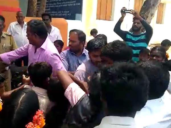 District education officer Arulselvan inquiry in Thiruvallur govt school District education officer Arulselvan inquiry in Thiruvallur govt school