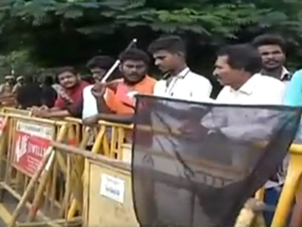 கறுப்புக்கொடி போராட்டம்