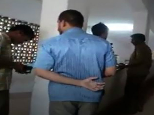 மிரட்டலுடன் வசூல்வேட்டை