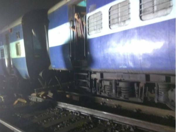 3 coaches of Howrah express rail derails in Mumbai 3 coaches of Howrah express rail derails in Mumbai