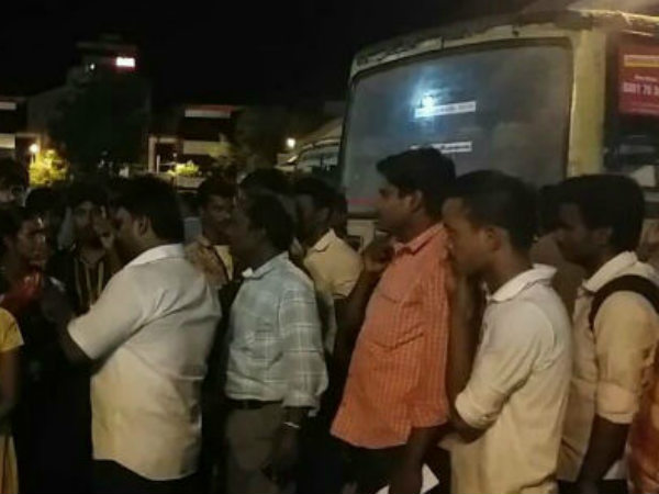காலால் எட்டி உதைத்தார்