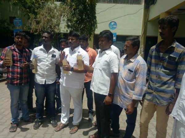 youth congress president petition in the erode collectorate office with dirty water youth congress president petition in the erode collectorate office with dirty water