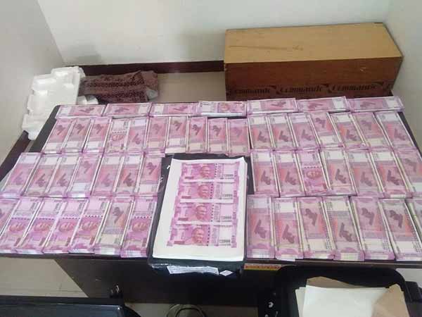 நோட்டடிக்கும் மிஷின் பறிமுதல்