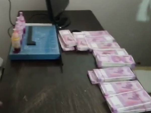Rs .1 Crore 20 lakh in counterfeit notes in Coimbatore Rs .1 Crore 20 lakh in counterfeit notes in Coimbatore