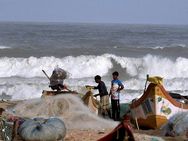 கொந்தளிப்புடன் கடல்