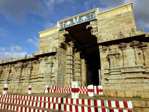 Flood sourunded in Thirukurungudi Malai Nambi Temple Flood sourunded in Thirukurungudi Malai Nambi Temple