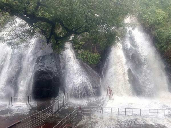 Heavy rain tourists ban in Falls Heavy rain tourists ban in Falls
