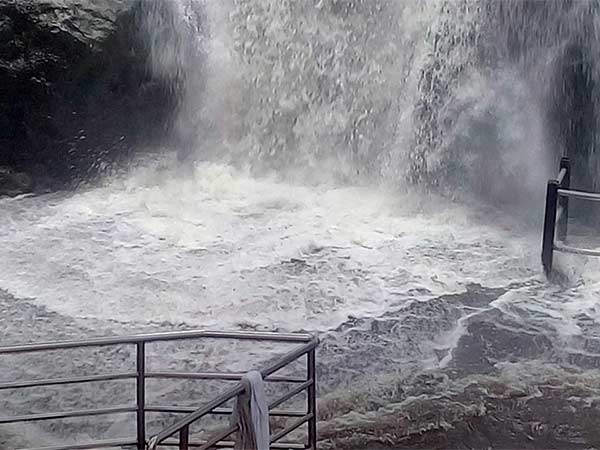 Heavy rain tourists ban in Falls Heavy rain tourists ban in Falls