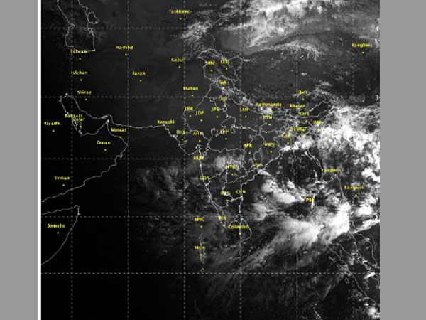 Monsoon updates: SW monsoon advances to Karnataka, TN; Rains expected in Bengaluru Monsoon updates: SW monsoon advances to Karnataka, TN; Rains expected in Bengaluru
