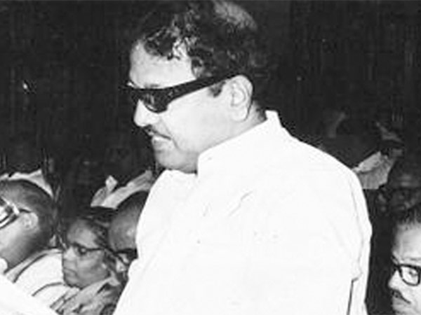எமர்ஜென்சிக்கு எதிர்ப்பு