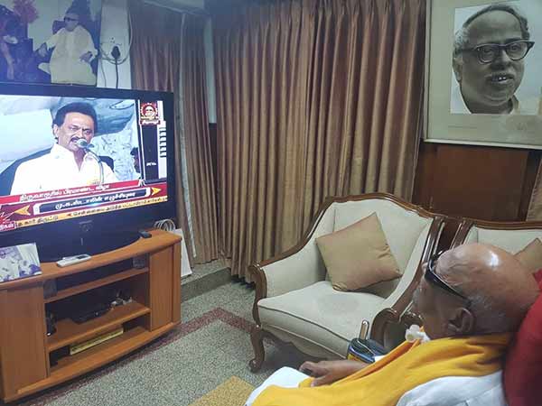 Karunanidhi watches Tiruvarur Birthday function meeting in live Karunanidhi watches Tiruvarur Birthday function meeting in live