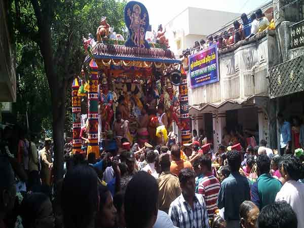 மாங்கனி வீசி வழிபாடு