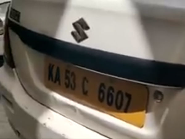 லாக்கான கார் கதவு
