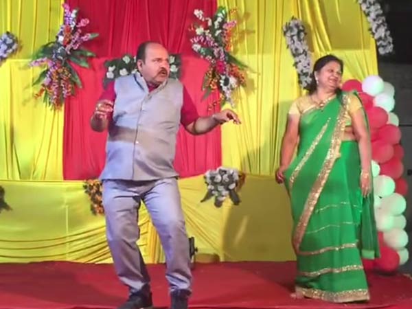 இடுப்பை வளைத்து