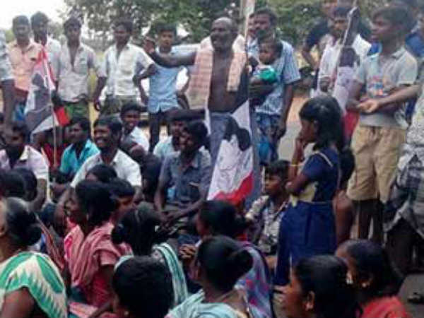 People are protesting against Dindigal - Pollachi 4 ways project People are protesting against Dindigal - Pollachi 4 ways project