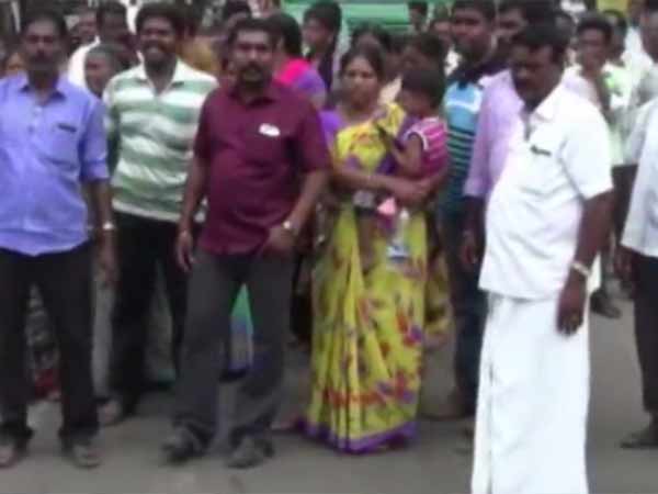 Farmers in Protest for opposing Land Accusation at Pallathur accuqisation Farmers in Protest for opposing Land Accusation at Pallathur accuqisation
