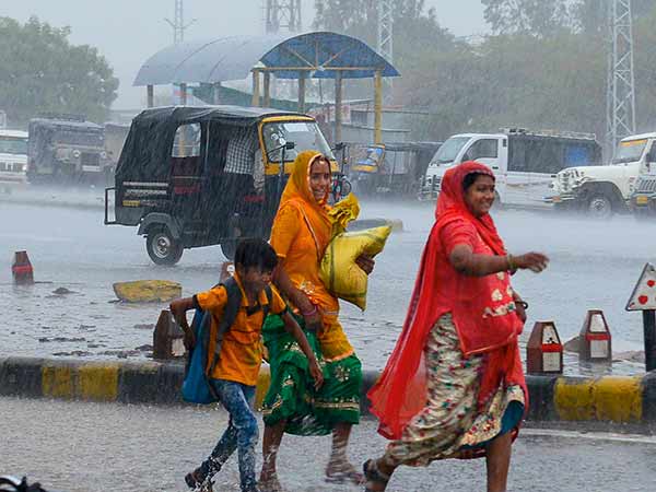Monsoon updates: SW monsoon on move, likely to hit north India this weekend Monsoon updates: SW monsoon on move, likely to hit north India this weekend