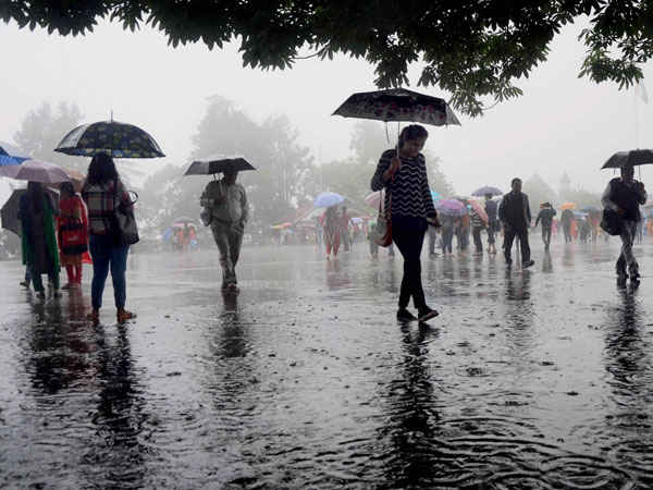 IMD issues warning of heavy rain, thunderstorms in several states IMD issues warning of heavy rain, thunderstorms in several states