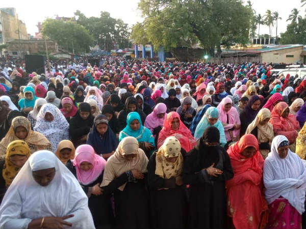 Ramzan festival is celebrated throughout India Ramzan festival is celebrated throughout India
