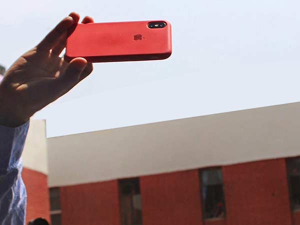 No More Train Selfie: Ministry introduces fine for taking Selfie in Railway Station No More Train Selfie: Ministry introduces fine for taking Selfie in Railway Station