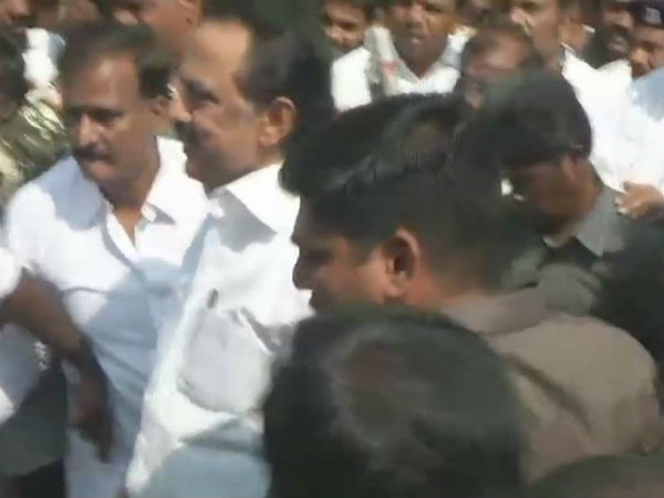 MK Stalin released after he was arrested for rally in Rajbhavan MK Stalin released after he was arrested for rally in Rajbhavan
