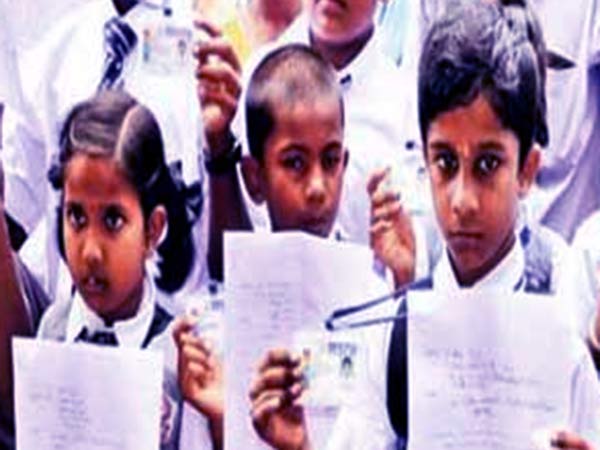 Madurai school students gives complaint on Headmaster Madurai school students gives complaint on Headmaster