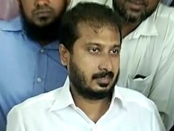 MLA Thamimun Ansari car hits school student in Nagai MLA Thamimun Ansari car hits school student in Nagai