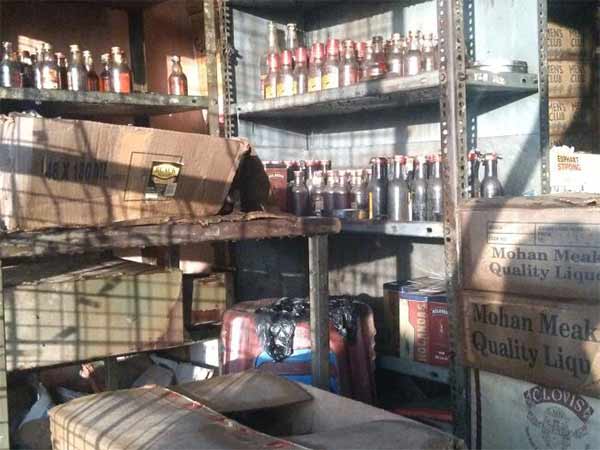 People light TASMAC in Nellai, Dozens of alcohol bottles burned People light TASMAC in Nellai, Dozens of alcohol bottles burned