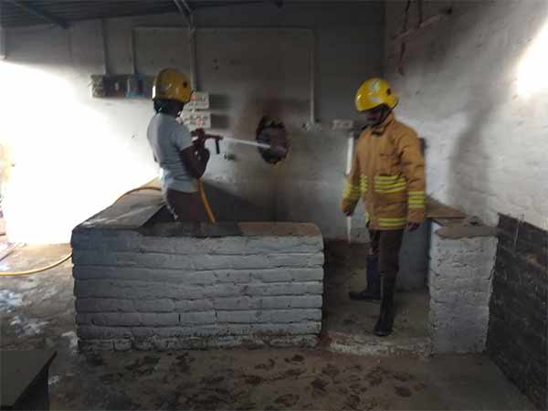People light TASMAC in Nellai, Dozens of alcohol bottles burned People light TASMAC in Nellai, Dozens of alcohol bottles burned
