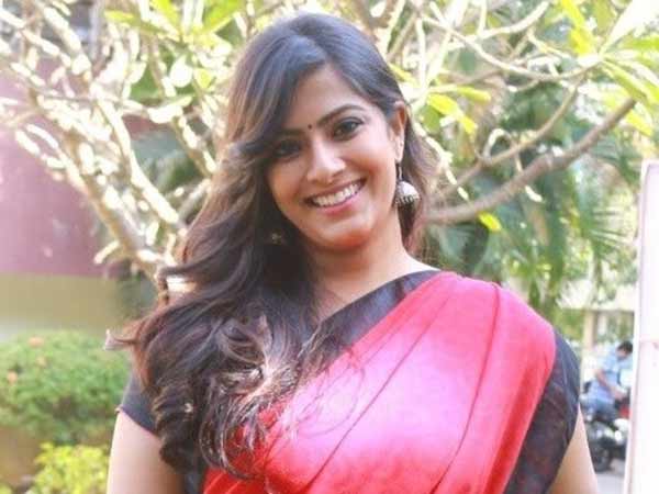 BJP officials meet Varalaxmi Sarathkumar, She tweets about the rumors BJP officials meet Varalaxmi Sarathkumar, She tweets about the rumors