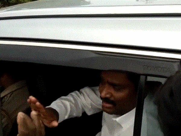வேல்முருகன் கைது