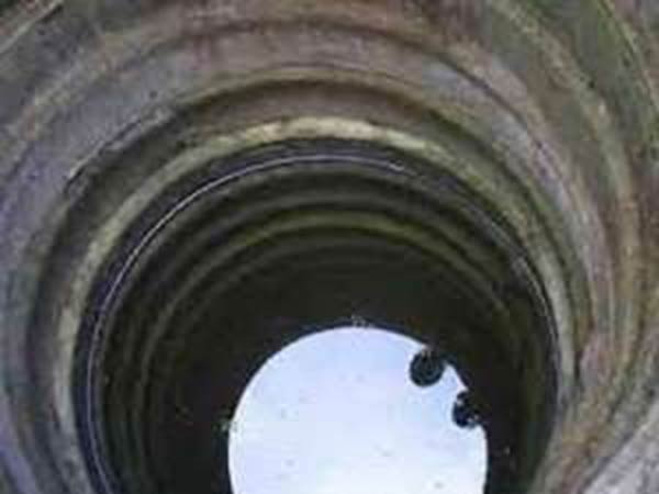 Sleepwalking girl deadbody found in well Sleepwalking girl deadbody found in well
