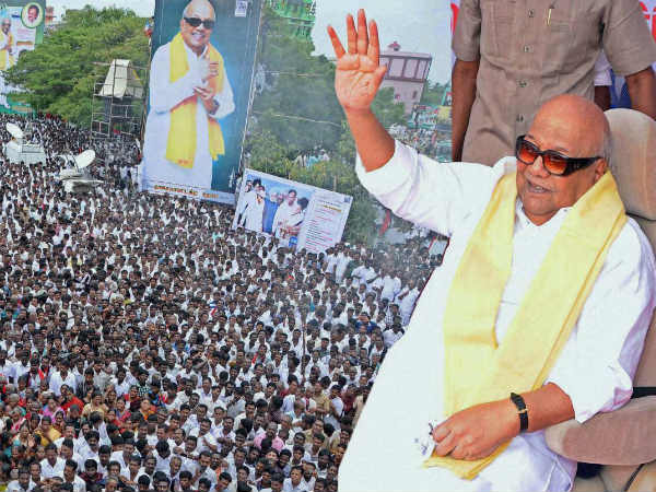 நடனவல்லிகளின் மத்தியிலே நாடாள்வோரின் தர்பாரிலே!