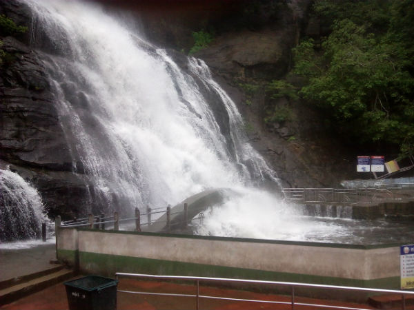 Tourists ban to go to Kovai Coutralam Tourists ban to go to Kovai Coutralam