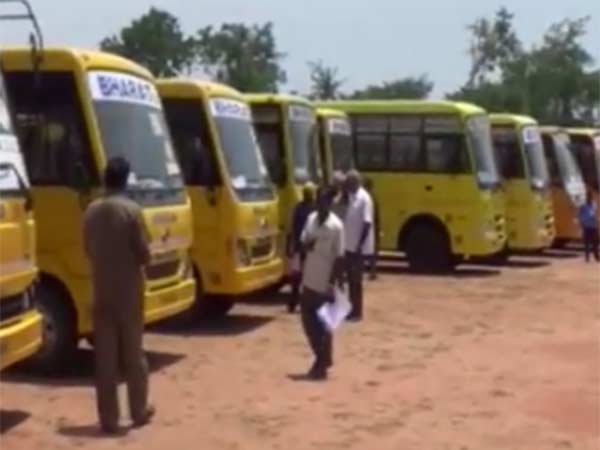 பணியை மேற்கொள்கிறார்