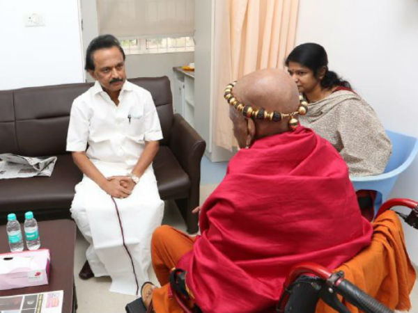 காவேரியில் மதுரை ஆதினம்